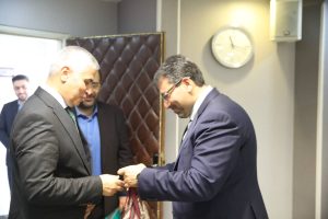 معاون وزیر اقتصاد و رئیس کل گمرک ایران در دیدار دبیرکل اکو عنوان کرد صادرات ۱۳ میلیارد دلاری ایران به کشورهای عضو اکو در سال ۱۴۰۱ 