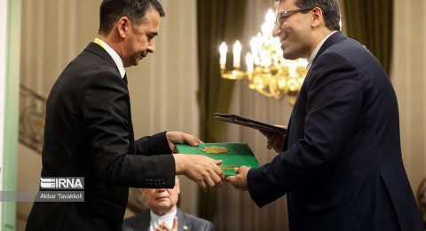 امضای سند جامع اقدام مشترک گمرکی بین روسای کل گمرک ایران و ترکمنستان در حضور رئیس جمهور