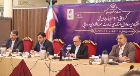 معاون وزیر اقتصاد و رئیس کل گمرک ایران در همایش سراسری مدیران کل امور اقتصادی و دارایی استان های وزارت اقتصاد، برنامه راهبردی گمرک برای سال ۱۴۰۲ در افق ۵ ساله را تشریح کرد