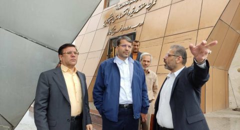 معاون وزیر اقتصاد و رئیس کل گمرک ایران در دومین سفر استانی و بازدید از گمرکات کشور در سال ۱۴۰۲ صبح امروز از گمرک بندر امام خمینی (ره) و گمرک منطقه ویژه اقتصادی پتروشیمی این بندر بازدید کرد.