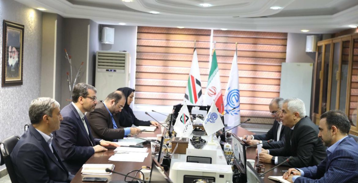 معاون وزیر اقتصاد و رئیس کل گمرک ایران در دیدار دبیرکل اکو عنوان کرد صادرات ۱۳ میلیارد دلاری ایران به کشورهای عضو اکو در سال ۱۴۰۱