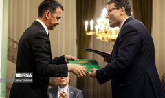 امضای سند جامع اقدام مشترک گمرکی بین روسای کل گمرک ایران و ترکمنستان در حضور رئیس جمهور