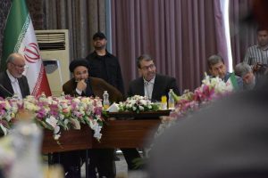 رضوانی فر رئیس کل گمرک ایران در نشست استانداران هم مرز ایران با اقلیم کردستان عراق گفت : در دو ماهه  اول امسال ٢٨ درصد صادرات ایران با عراق از طریق مرزهای تمرچین پیرانشهر ، باشماق کردستان و پرویز خان کرمانشاه با اقلیم کردستان عراق انجام گرفته است.