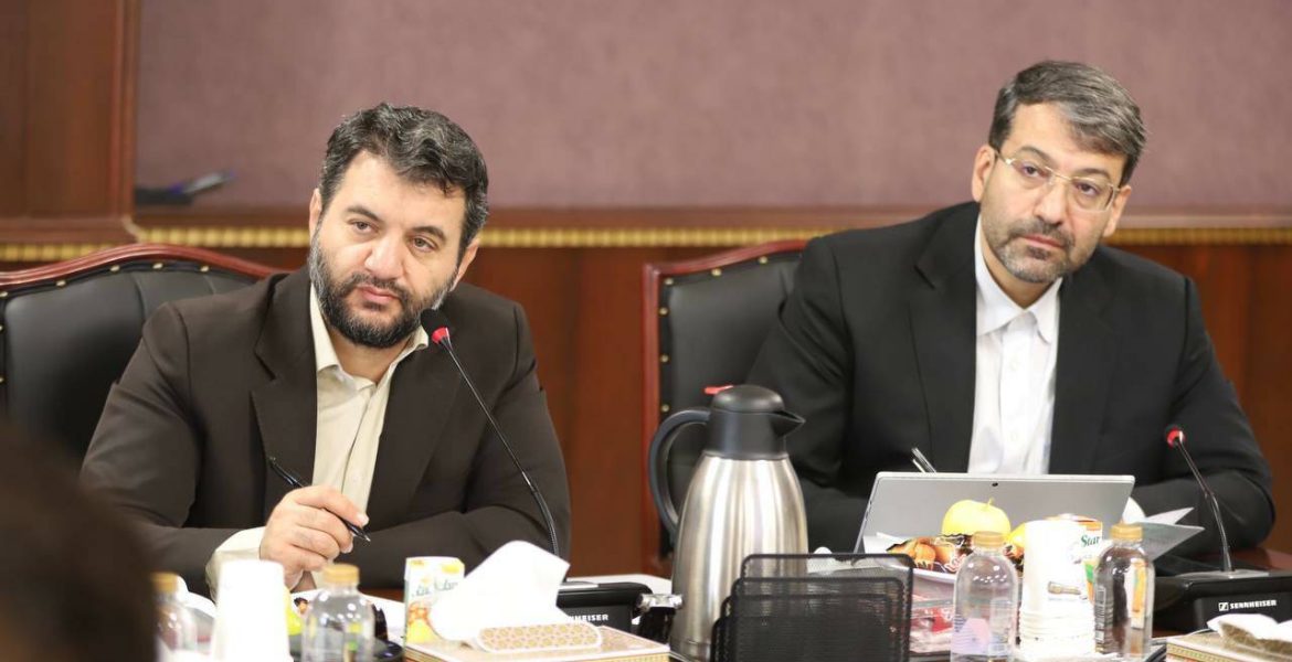 نشست مشترک دکتر رضوانی فر رئیس کل گمرک ایران و جمعی از مسئولان ستادی گمرک با دبیر و مدیران شورای عالی مناطق آزاد و ویژه اقتصادی کشور