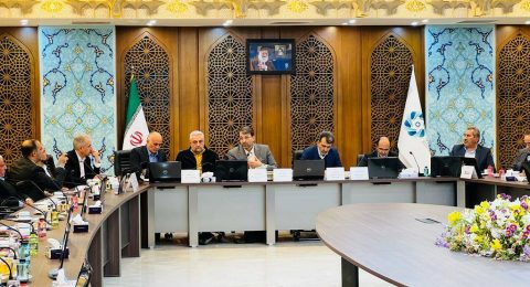 نشست معاون وزیر اقتصاد و رئیس کل گمرک ایران با فعالان اقتصادی اصفهان در محل اتاق بازرگانی این استان