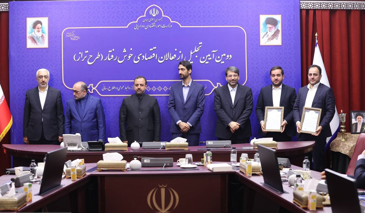 دکتر رضوانی‌فر: تجارت بدون نفت ایران (واردات و صادرات) از 74 میلیارد دلار در سال 1399 با 57 درصد افزایش به 116 میلیارد دلار در سال 1402 رسیده است.​