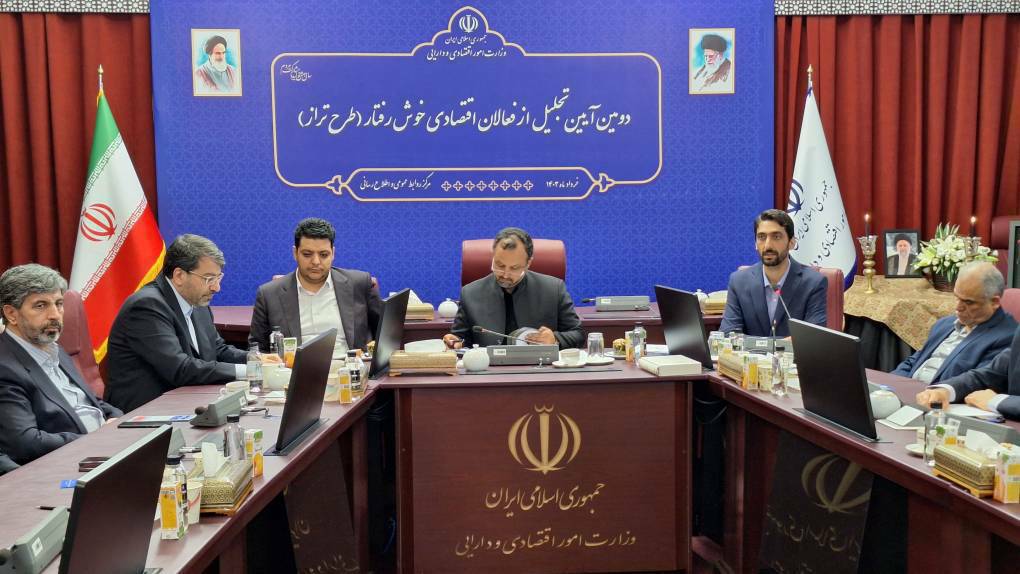 رضوانی فر: تسهیل گری گمرک با استفاده از ظرفیت بند 1 ماده 38