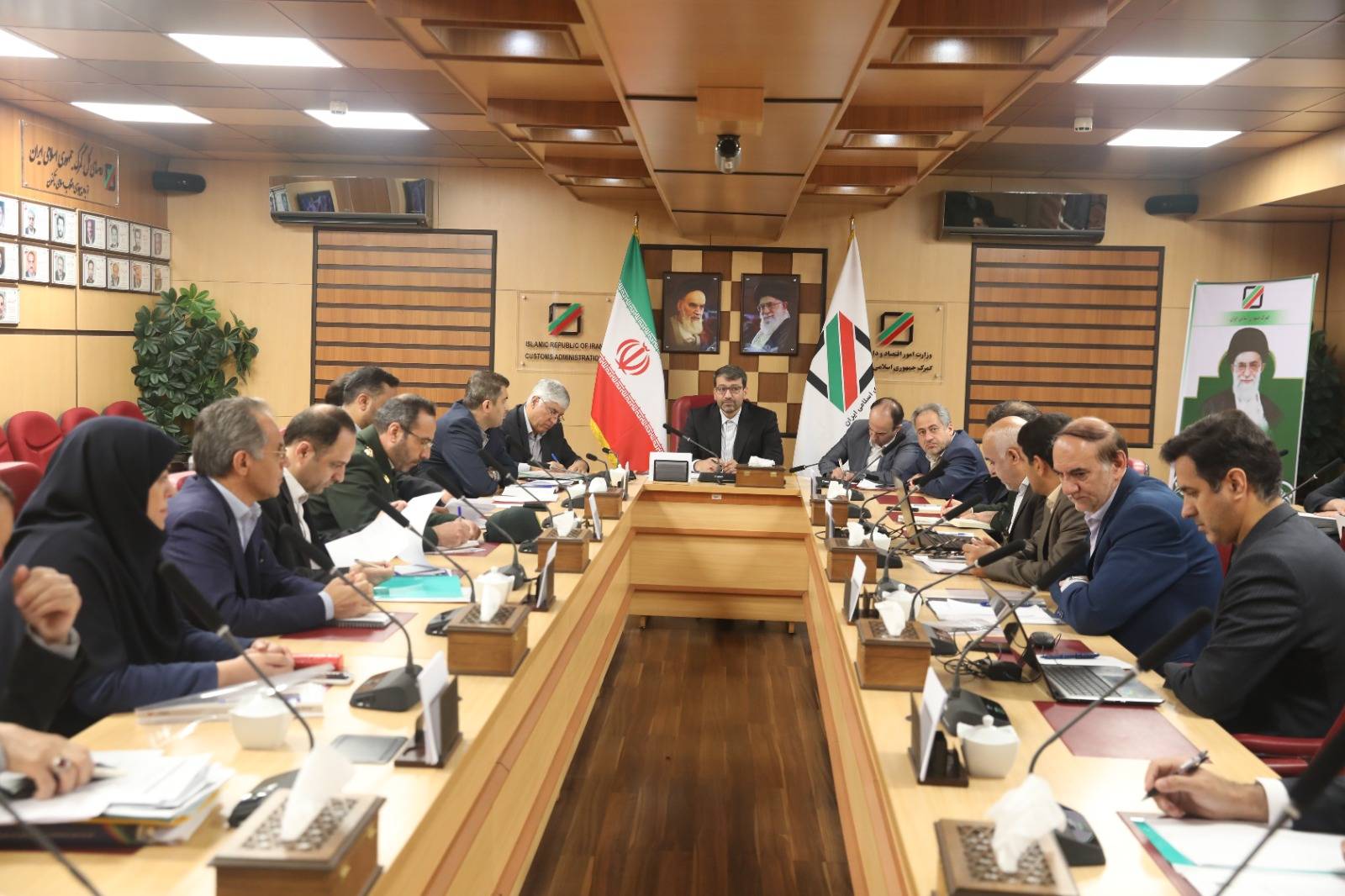 با حضور معاون وزیر اقتصاد و رئیس کل گمرک ایران انجام‌ شد برگزاری نخستین جلسه ارزیابی عملکردحوزه نظارت گمرکات کرمانشاه و گمرک سمنان در سال ۱۴۰۱ و برنامه های سال ۱۴۰۲