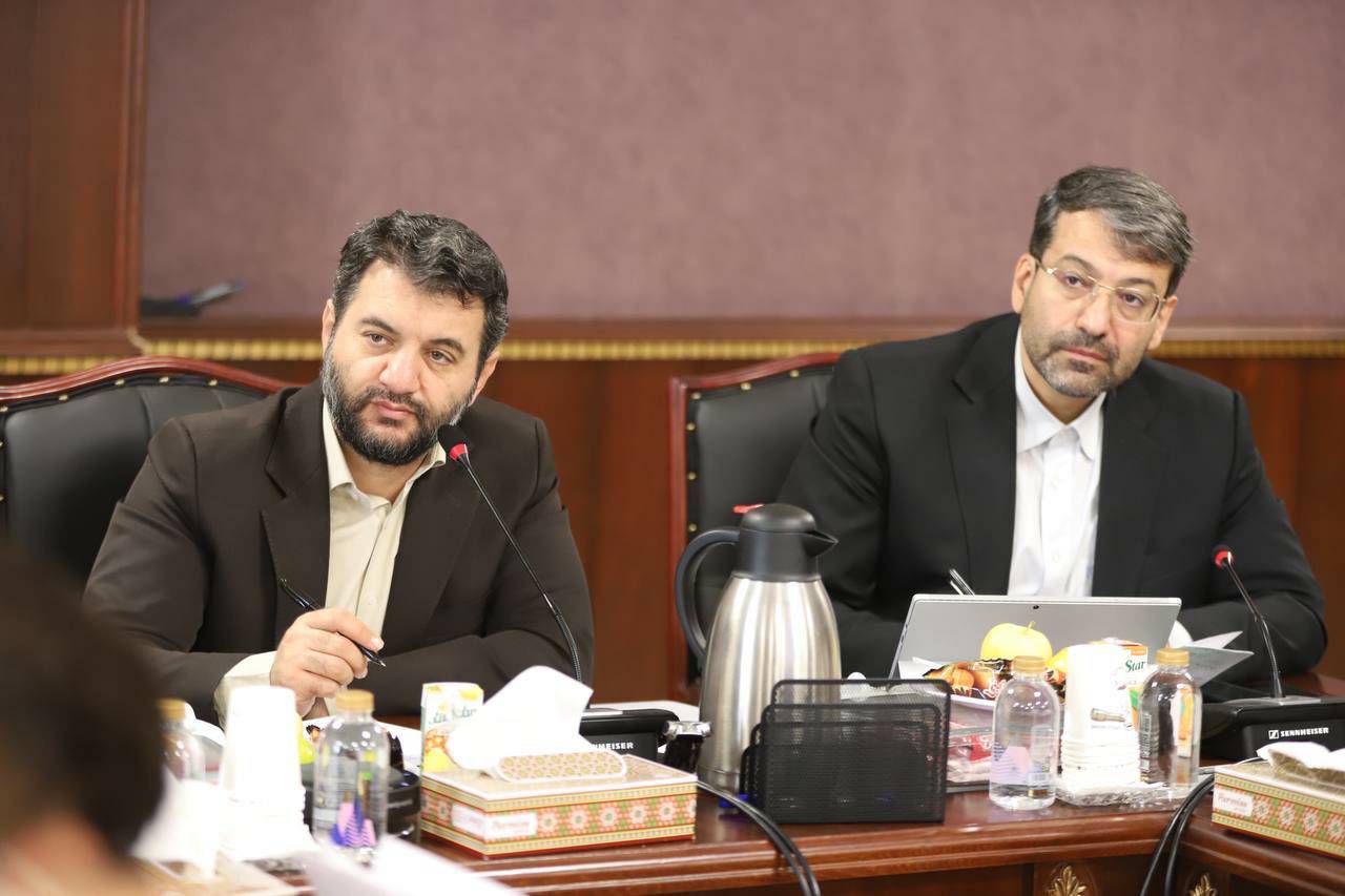 نشست مشترک دکتر رضوانی فر رئیس کل گمرک ایران و جمعی از مسئولان ستادی گمرک با دبیر و مدیران شورای عالی مناطق آزاد و ویژه اقتصادی کشور